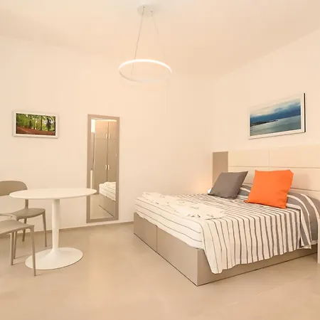 Agora & Apartman *