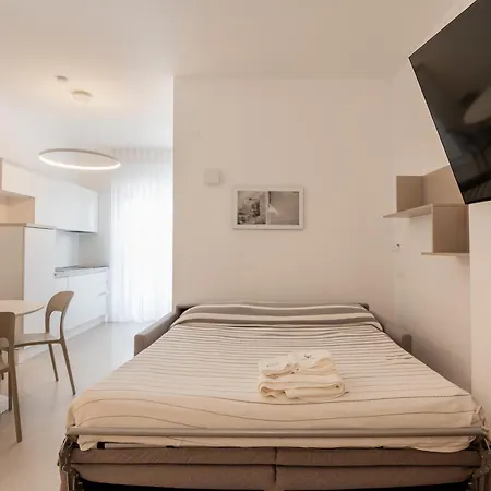 Apartman Agora & *
